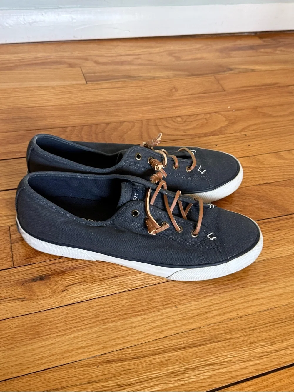 Sperry Canvas Low-Top Boat shoes with Tan Leather Laces- navy blue